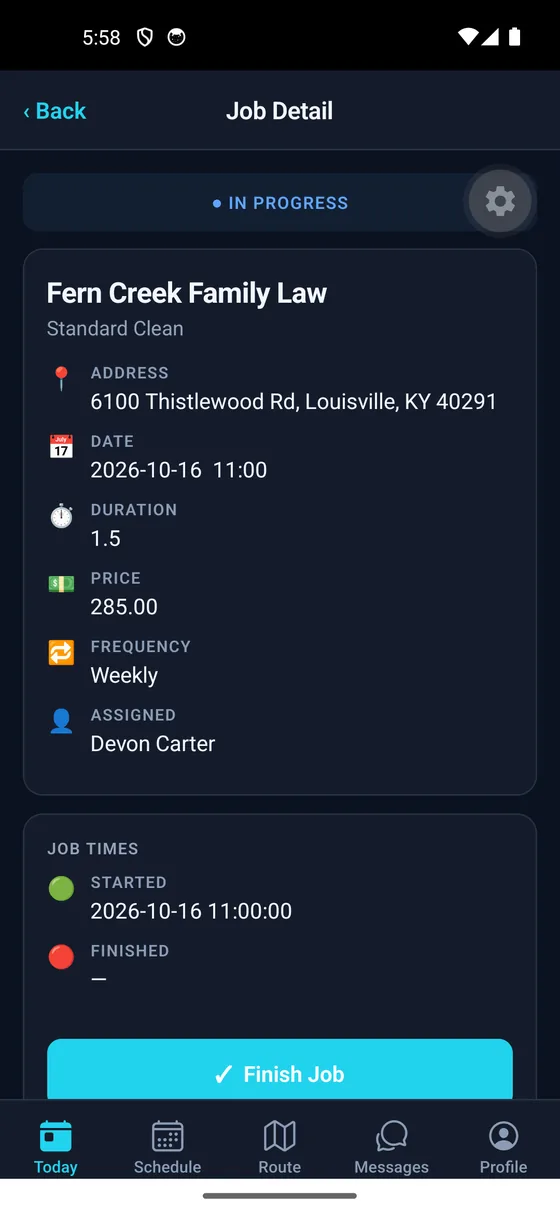 Job detail in the crew app showing the site, the scheduled time and the recorded clock-in